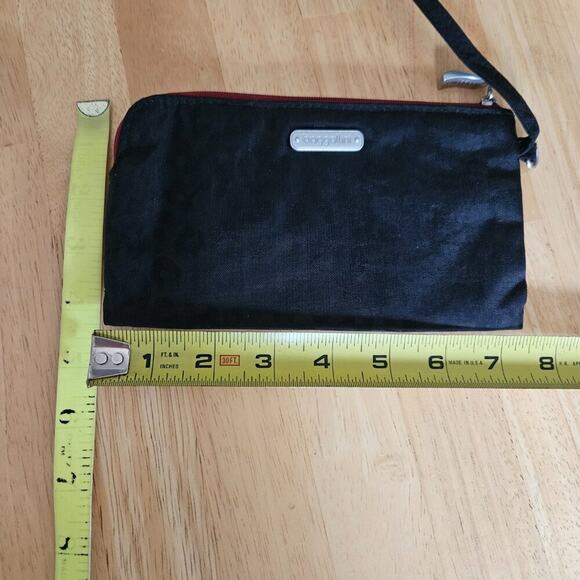 Baggallini Around Town Crossbody Bag With Rfid Phone Wristlet Black Animal- EUC - Picture 10 of 10